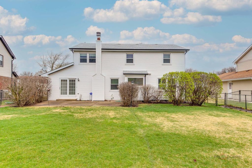 609 Thames Drive, Schaumburg, IL 60193