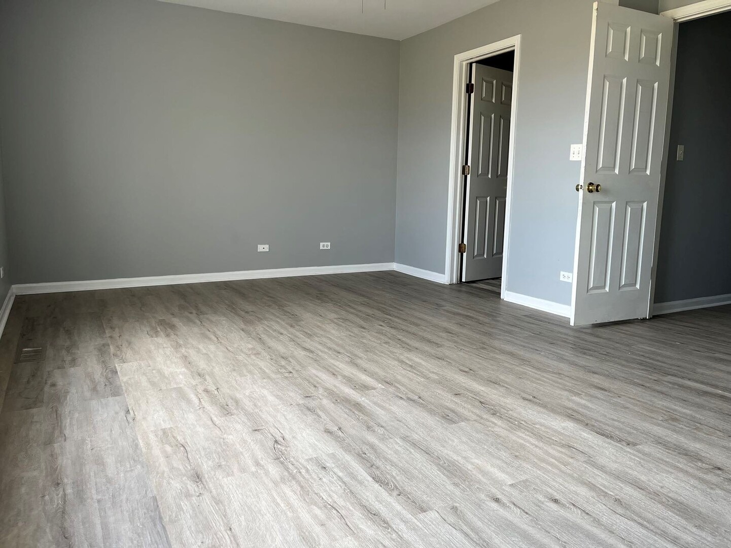 311 S SPRINGBROOK Trail #311, Oswego, IL 60543