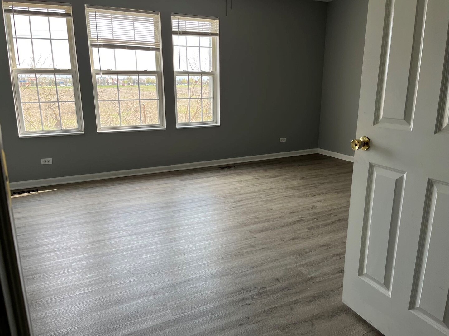 311 S SPRINGBROOK Trail #311, Oswego, IL 60543