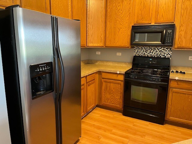 311 S SPRINGBROOK Trail #311, Oswego, IL 60543