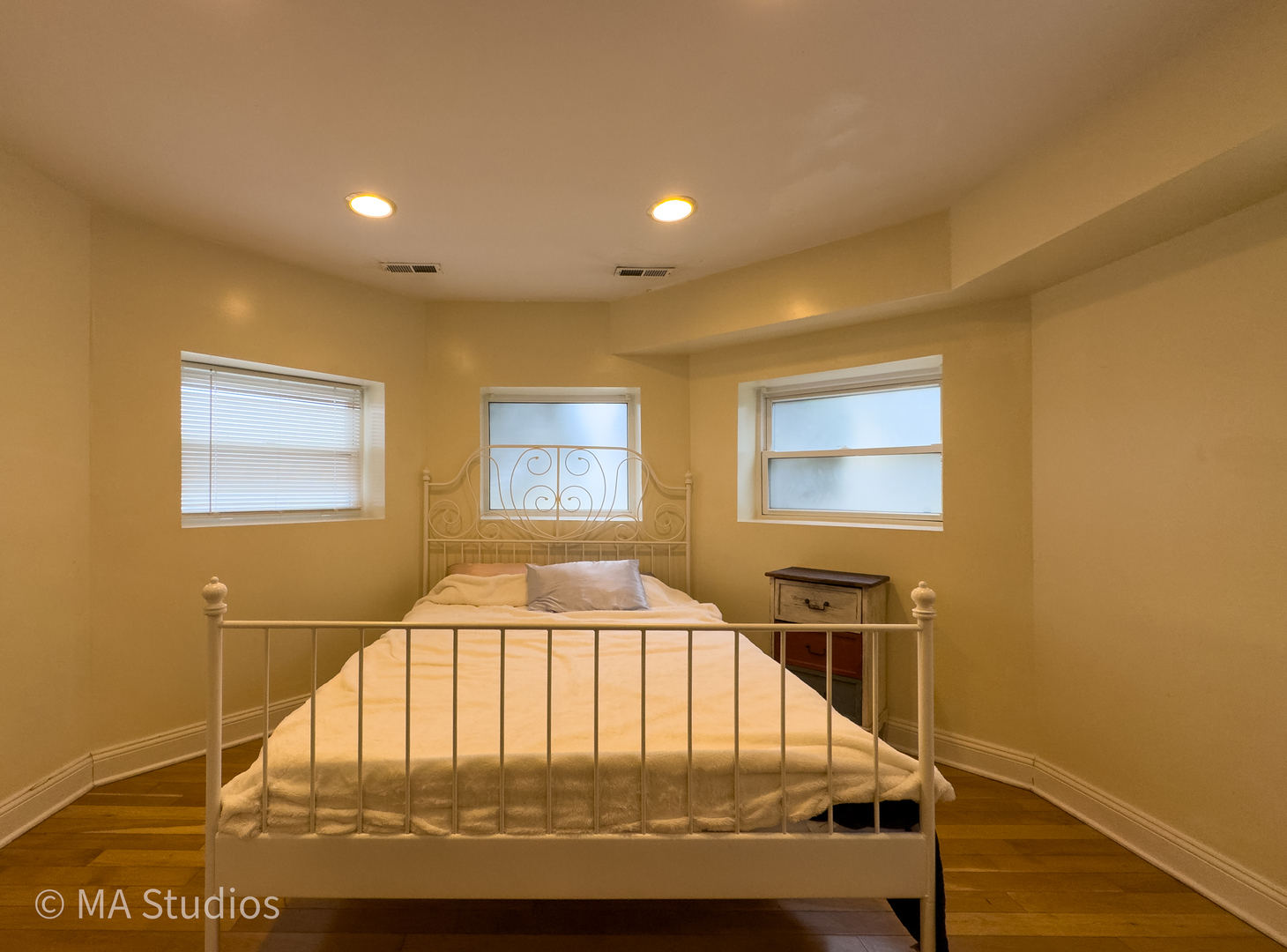 1647 W Sherwin Avenue #1, Chicago, IL 60626