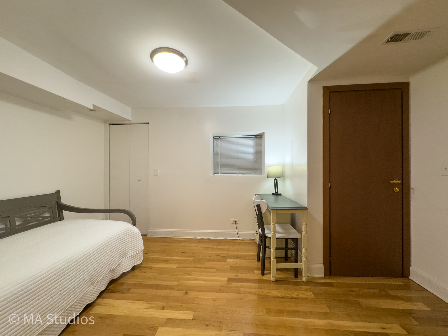 1647 W Sherwin Avenue #1, Chicago, IL 60626