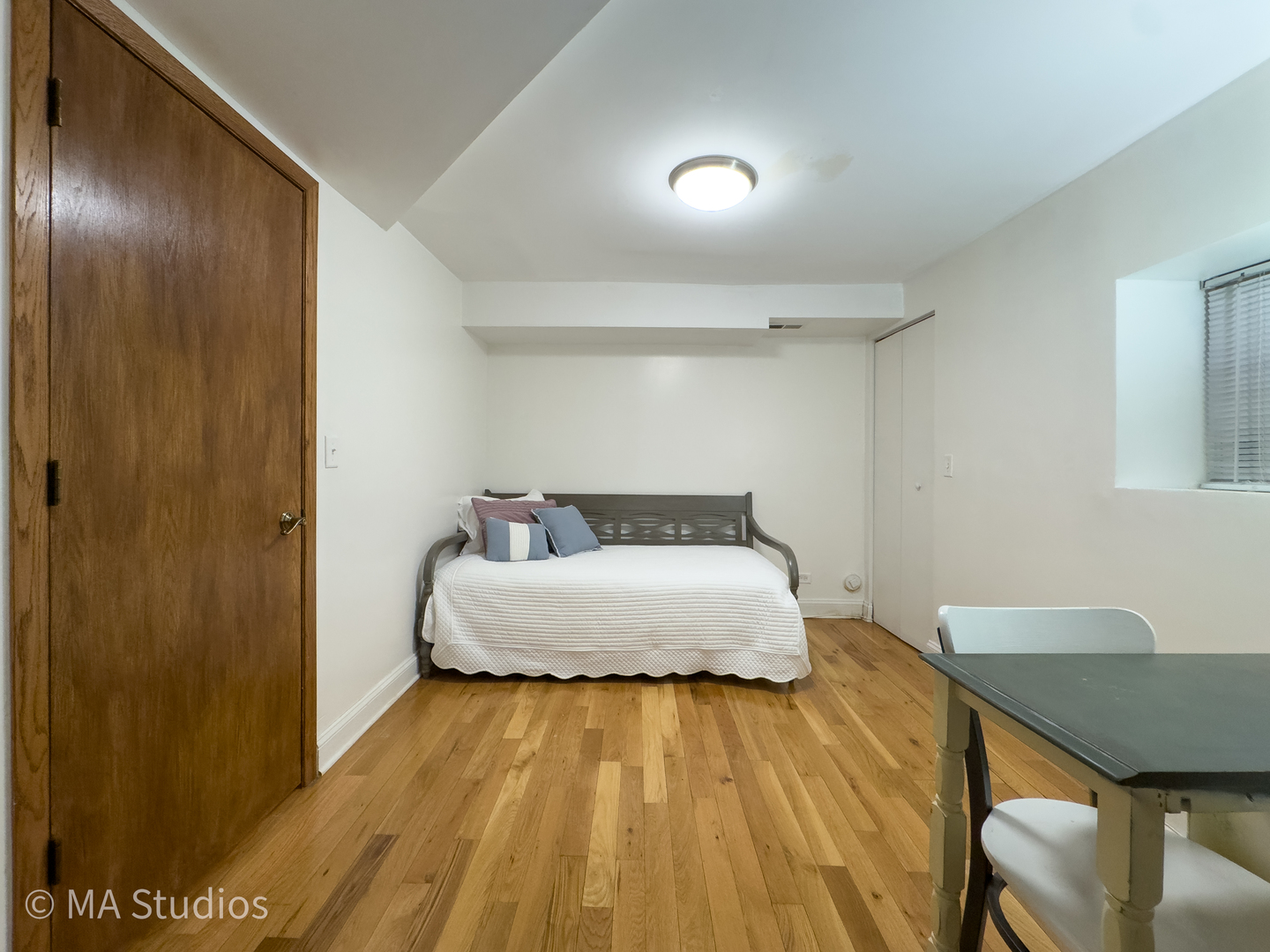 1647 W Sherwin Avenue #1, Chicago, IL 60626