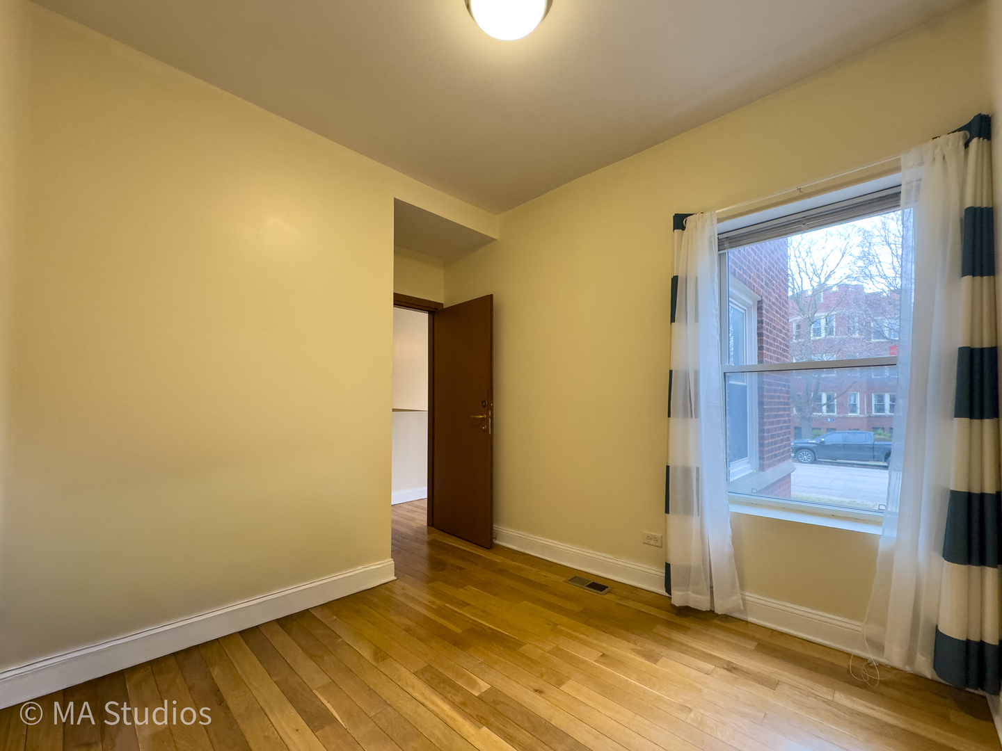 1647 W Sherwin Avenue #1, Chicago, IL 60626