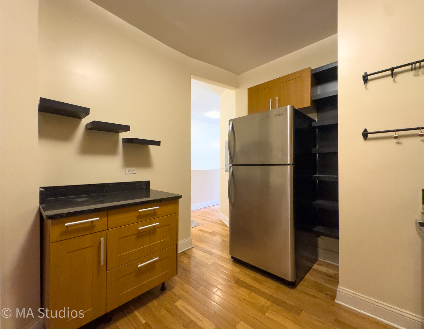 1647 W Sherwin Avenue #1, Chicago, IL 60626