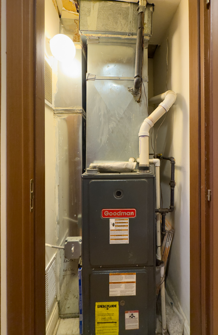 1647 W Sherwin Avenue #1, Chicago, IL 60626