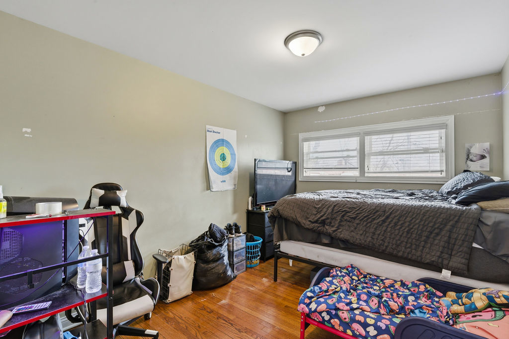 9829 S 51st Avenue, Oak Lawn, IL 60453