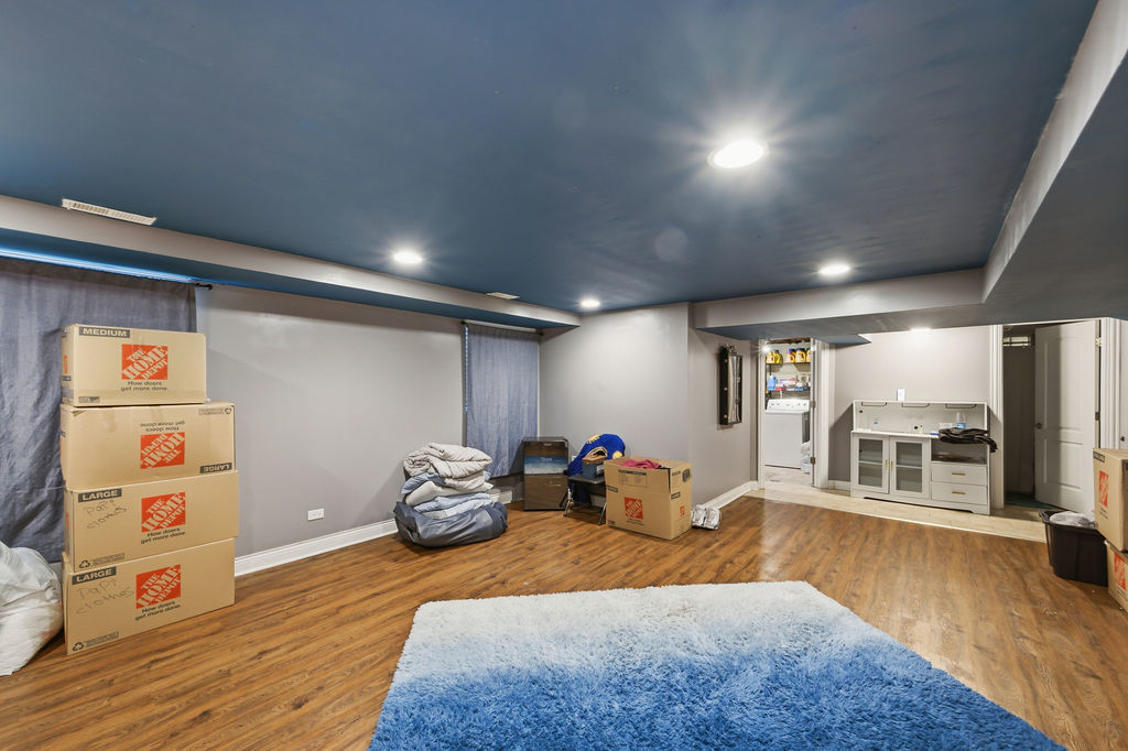 9829 S 51st Avenue, Oak Lawn, IL 60453