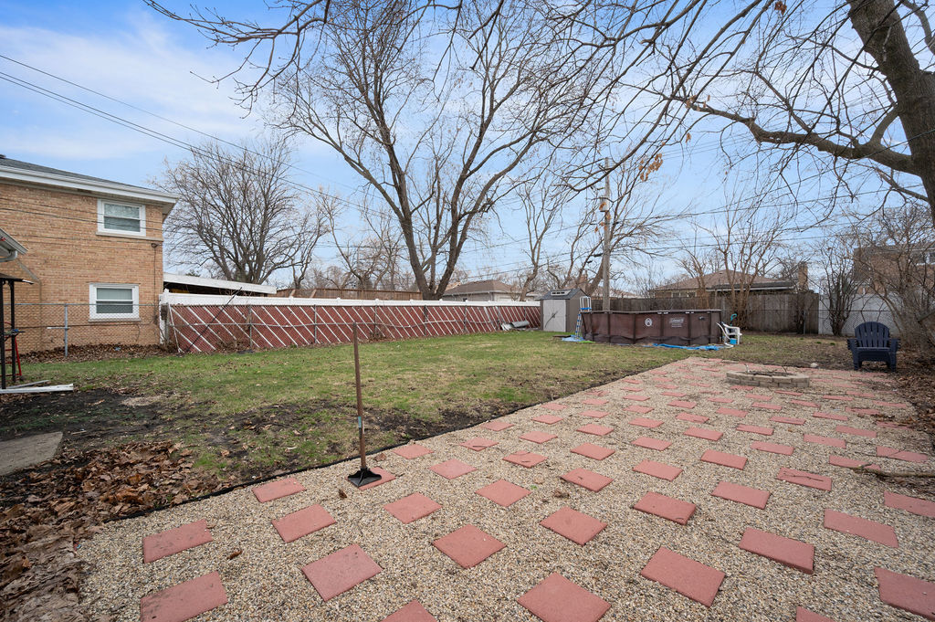 9829 S 51st Avenue, Oak Lawn, IL 60453