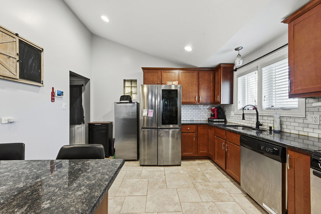 9829 S 51st Avenue, Oak Lawn, IL 60453