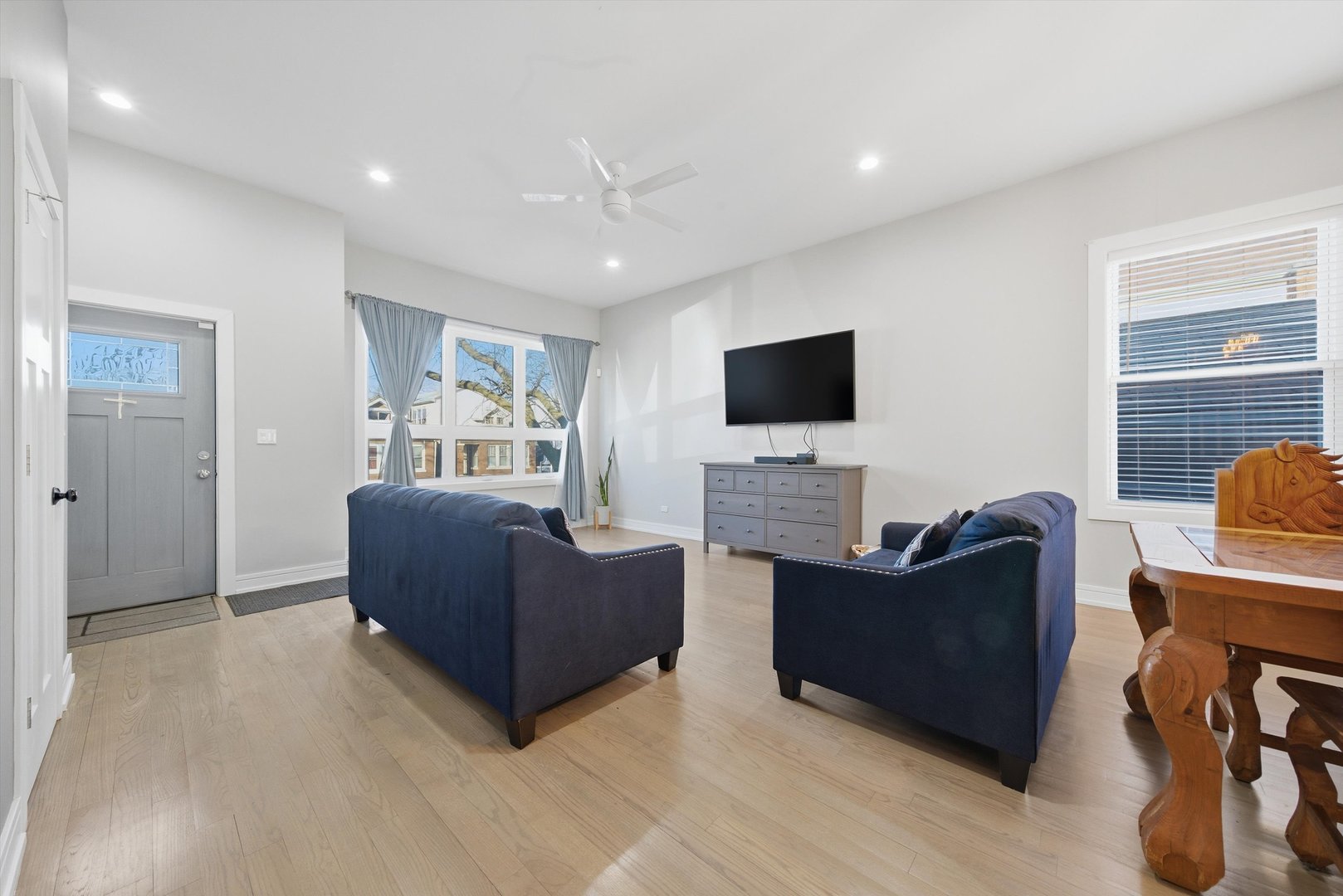 2045 N La Crosse Avenue, Chicago, IL 60639