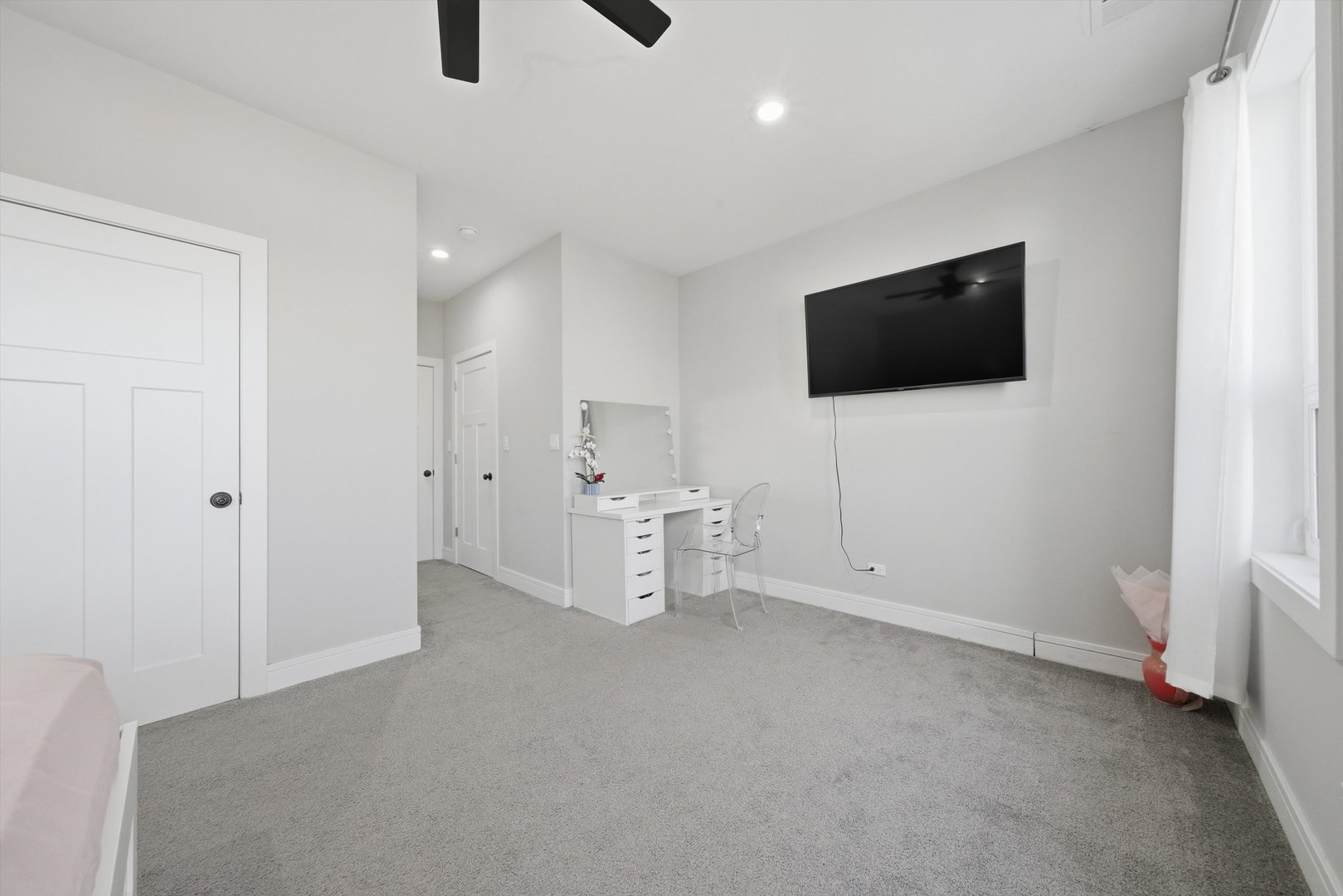 2045 N La Crosse Avenue, Chicago, IL 60639