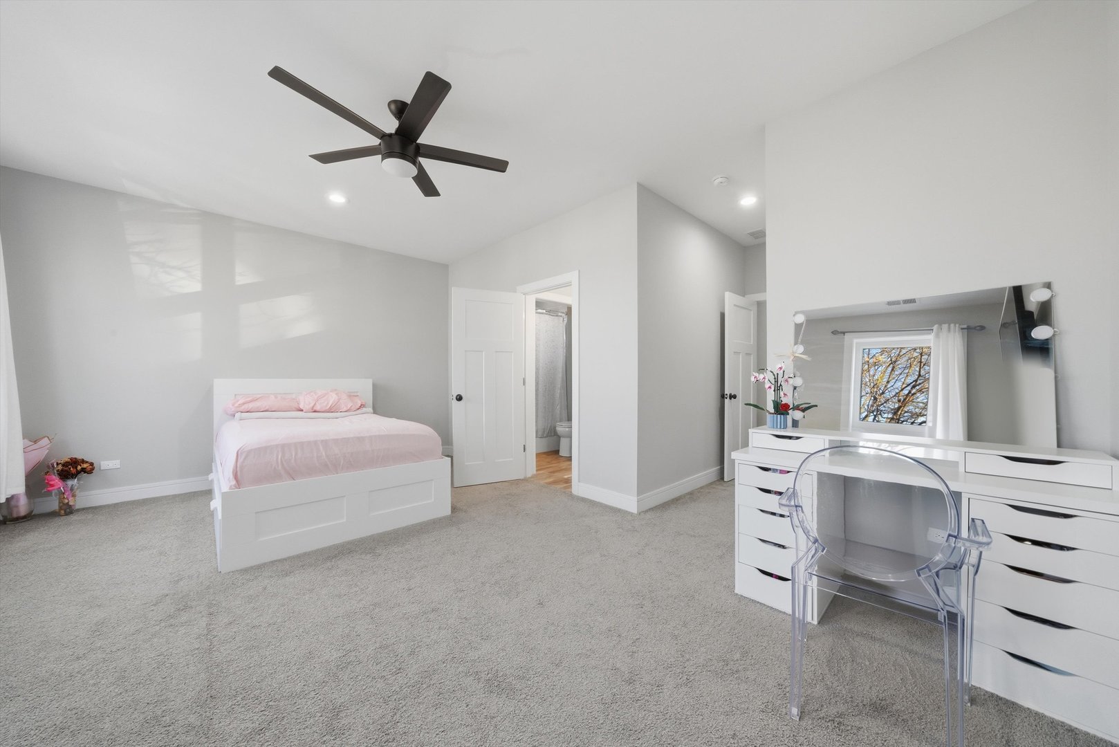 2045 N La Crosse Avenue, Chicago, IL 60639