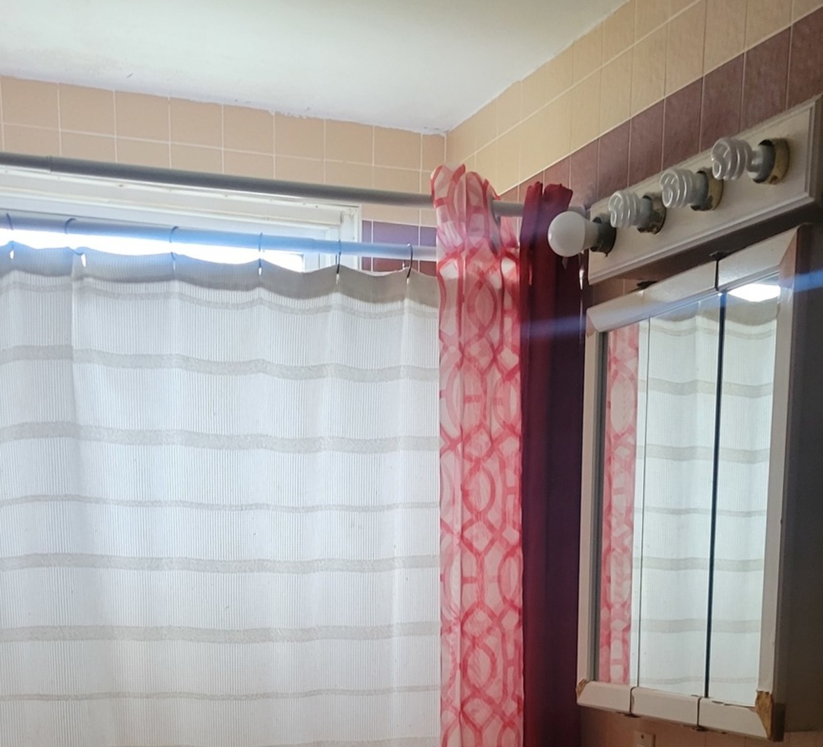 1913 S 14th Avenue, Broadview, IL 60155