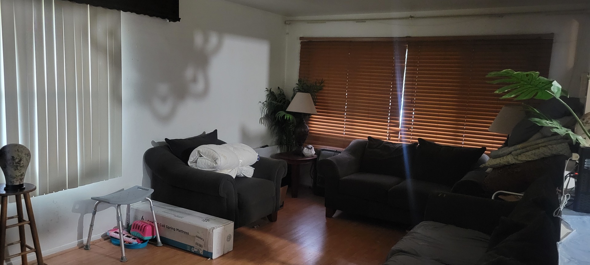 1913 S 14th Avenue, Broadview, IL 60155