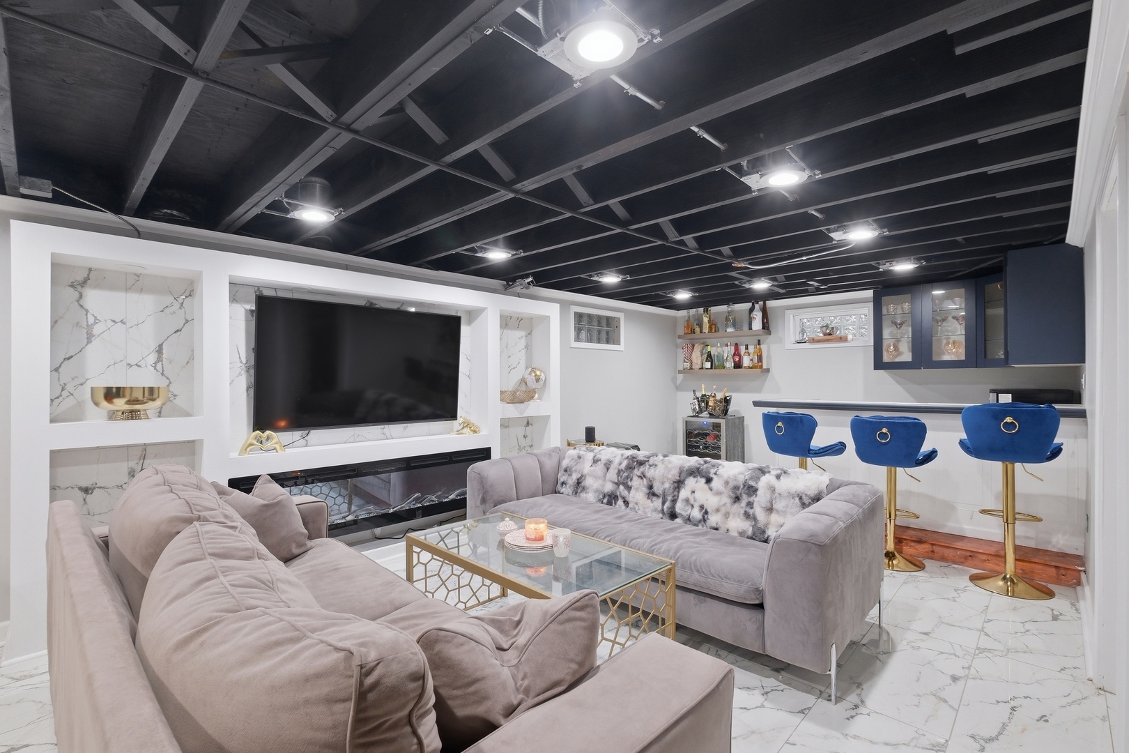 9728 S Tripp Avenue, Oak Lawn, IL 60453