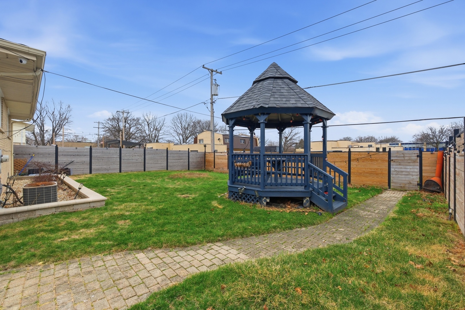 9728 S Tripp Avenue, Oak Lawn, IL 60453