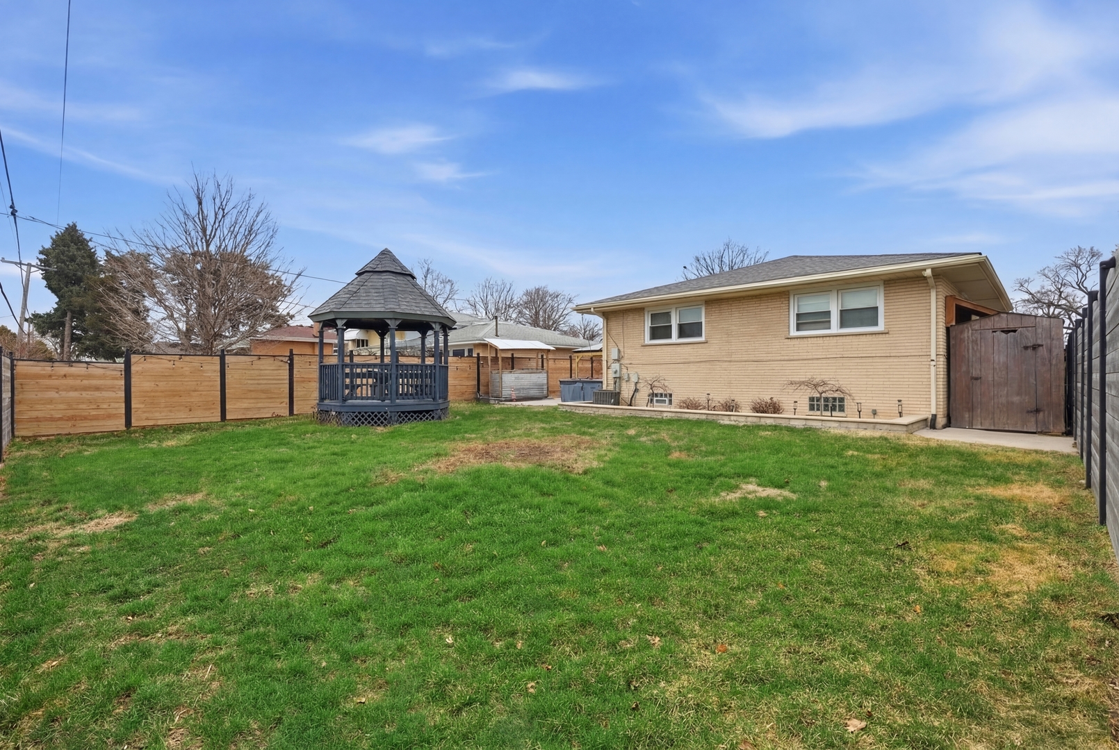 9728 S Tripp Avenue, Oak Lawn, IL 60453