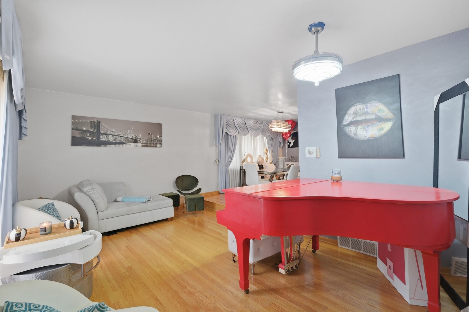 9728 S Tripp Avenue, Oak Lawn, IL 60453