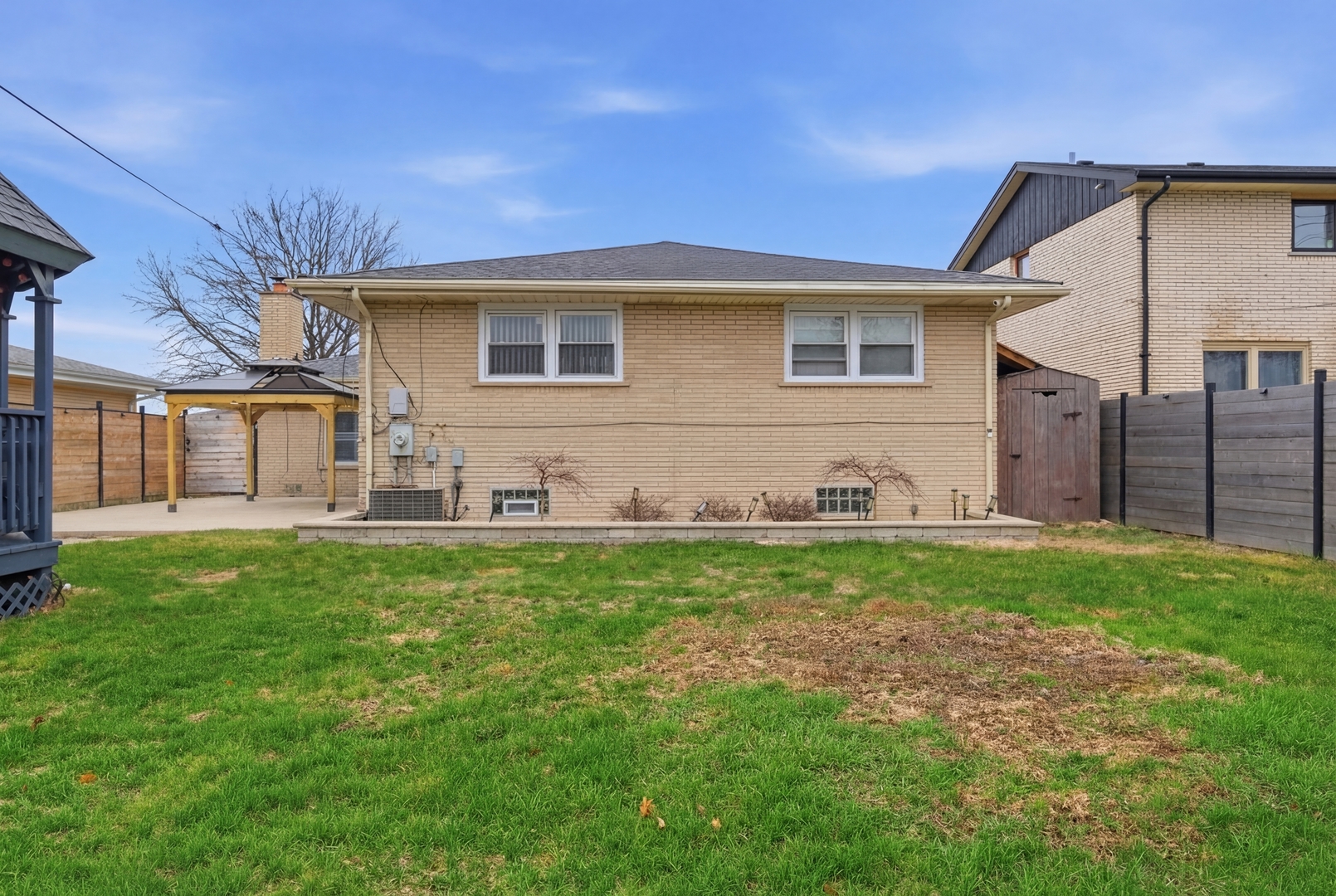 9728 S Tripp Avenue, Oak Lawn, IL 60453