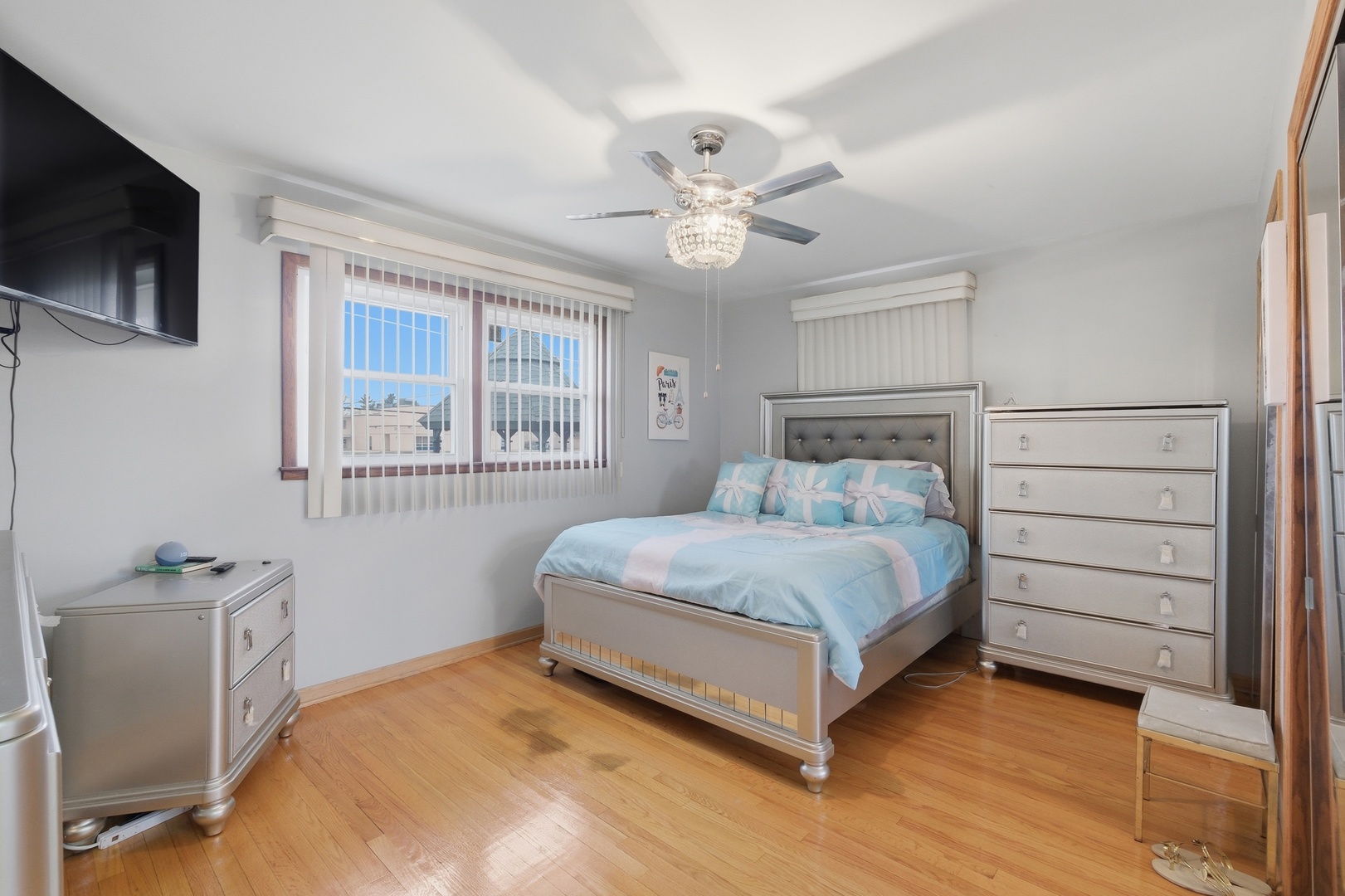 9728 S Tripp Avenue, Oak Lawn, IL 60453