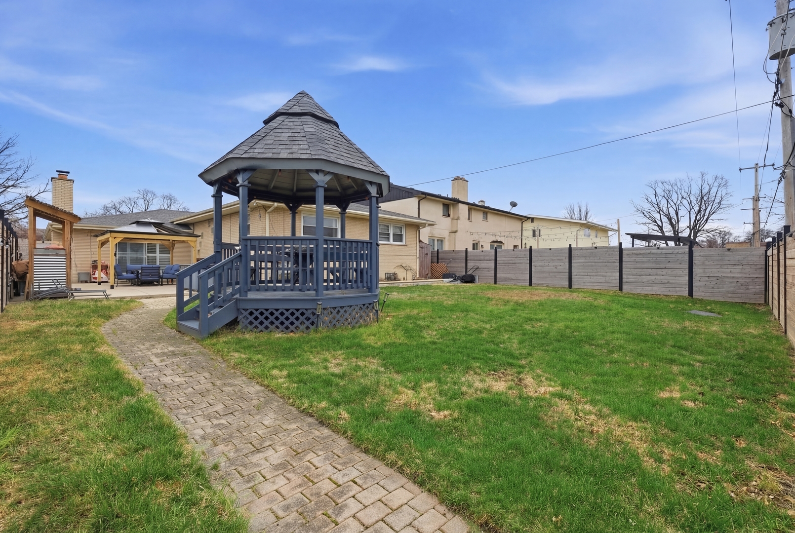 9728 S Tripp Avenue, Oak Lawn, IL 60453