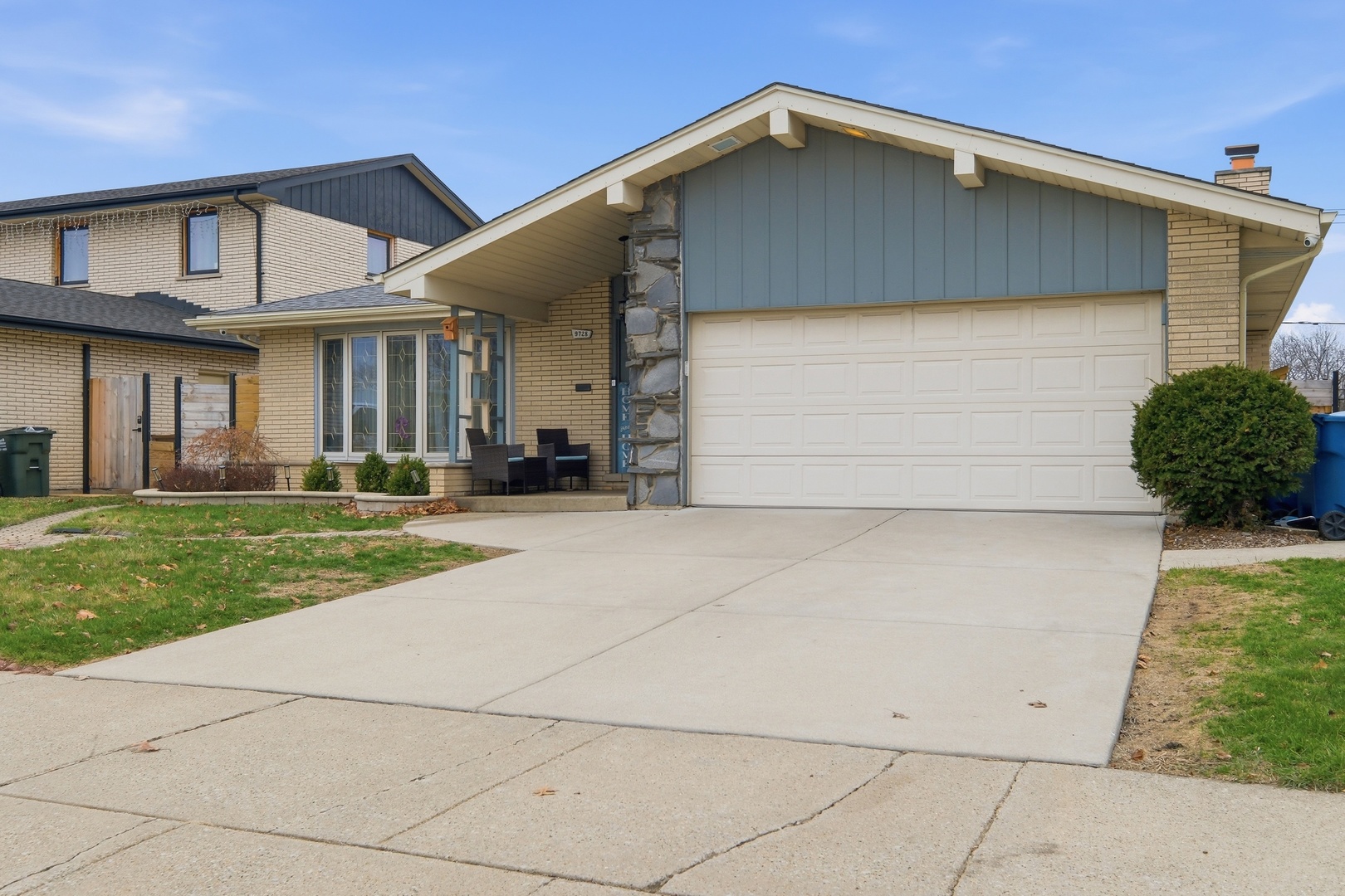 9728 S Tripp Avenue, Oak Lawn, IL 60453