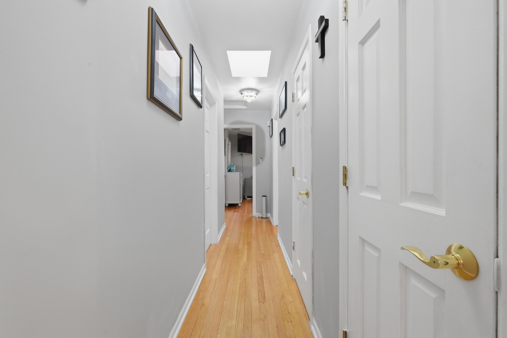 9728 S Tripp Avenue, Oak Lawn, IL 60453