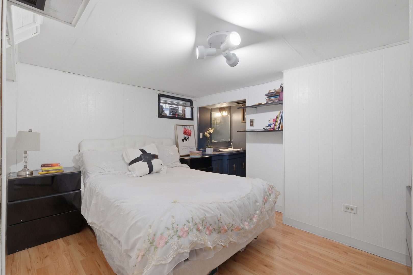 9728 S Tripp Avenue, Oak Lawn, IL 60453