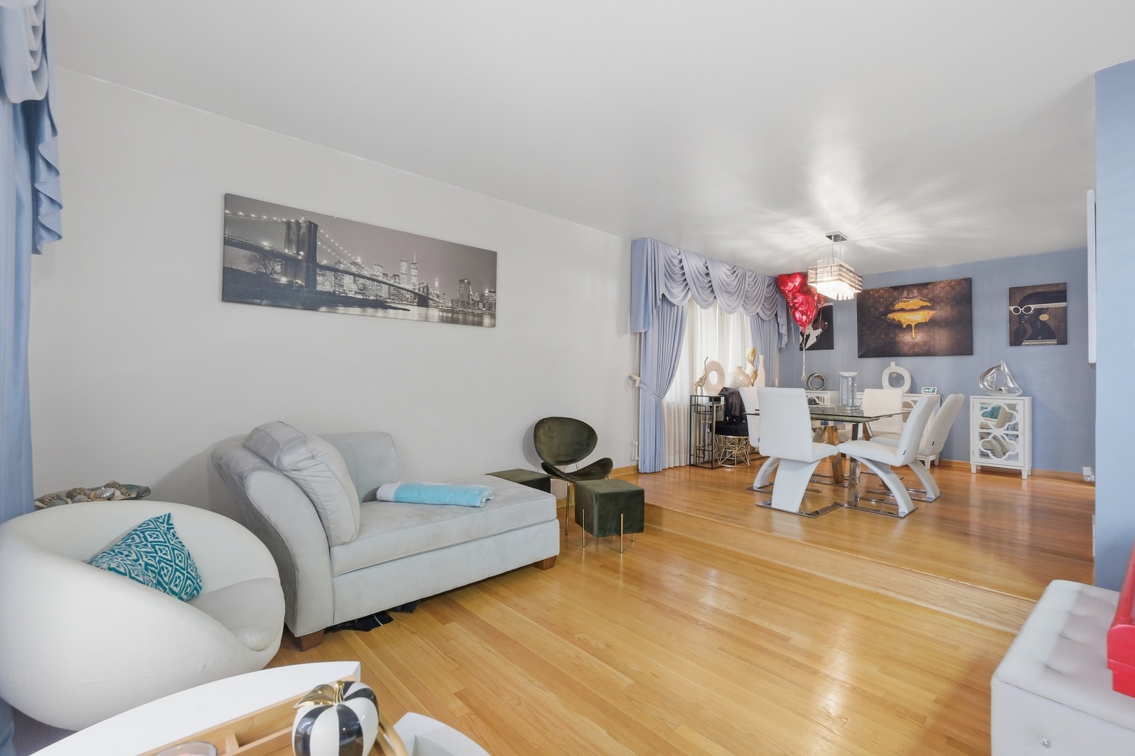 9728 S Tripp Avenue, Oak Lawn, IL 60453