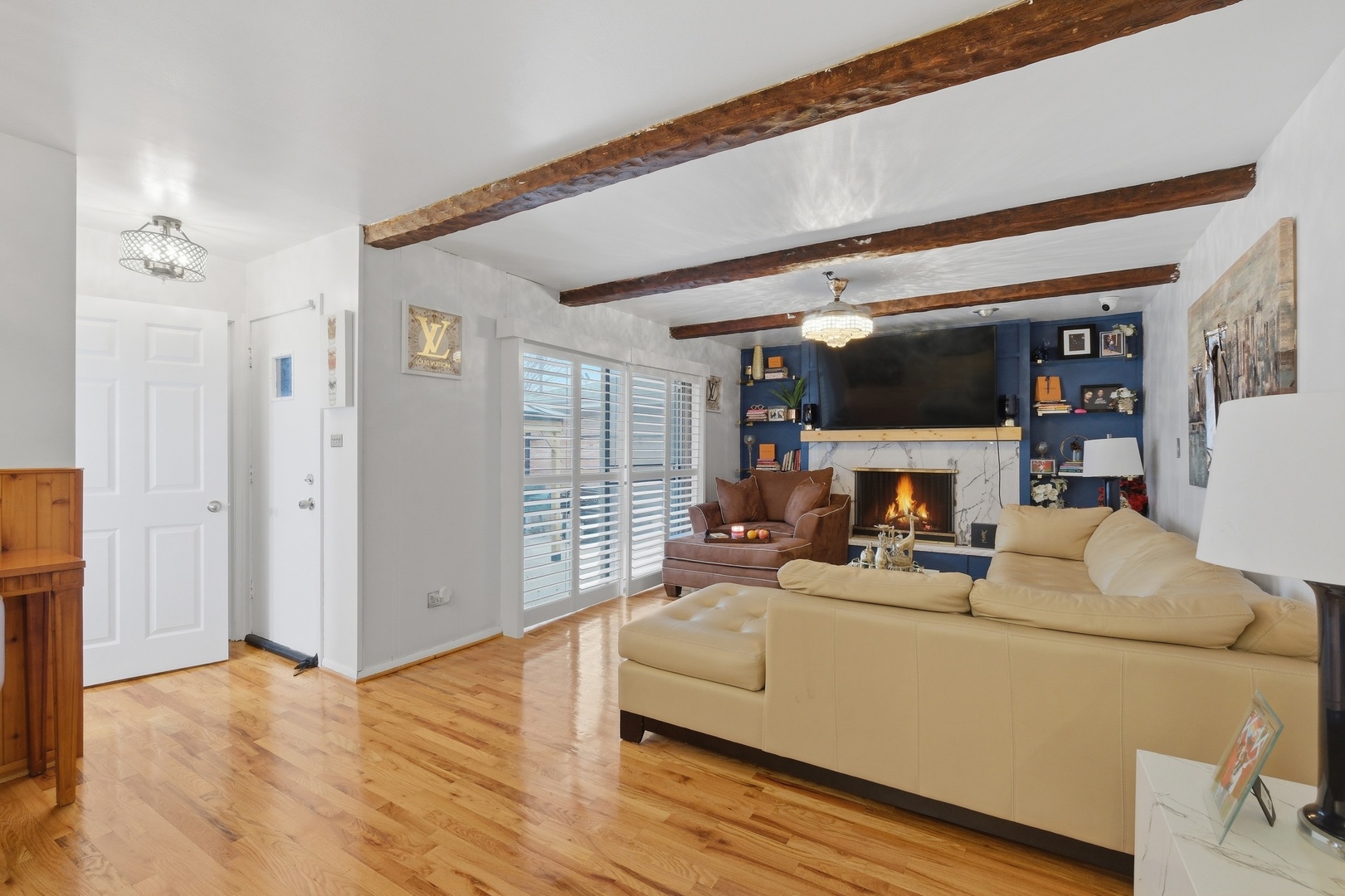 9728 S Tripp Avenue, Oak Lawn, IL 60453