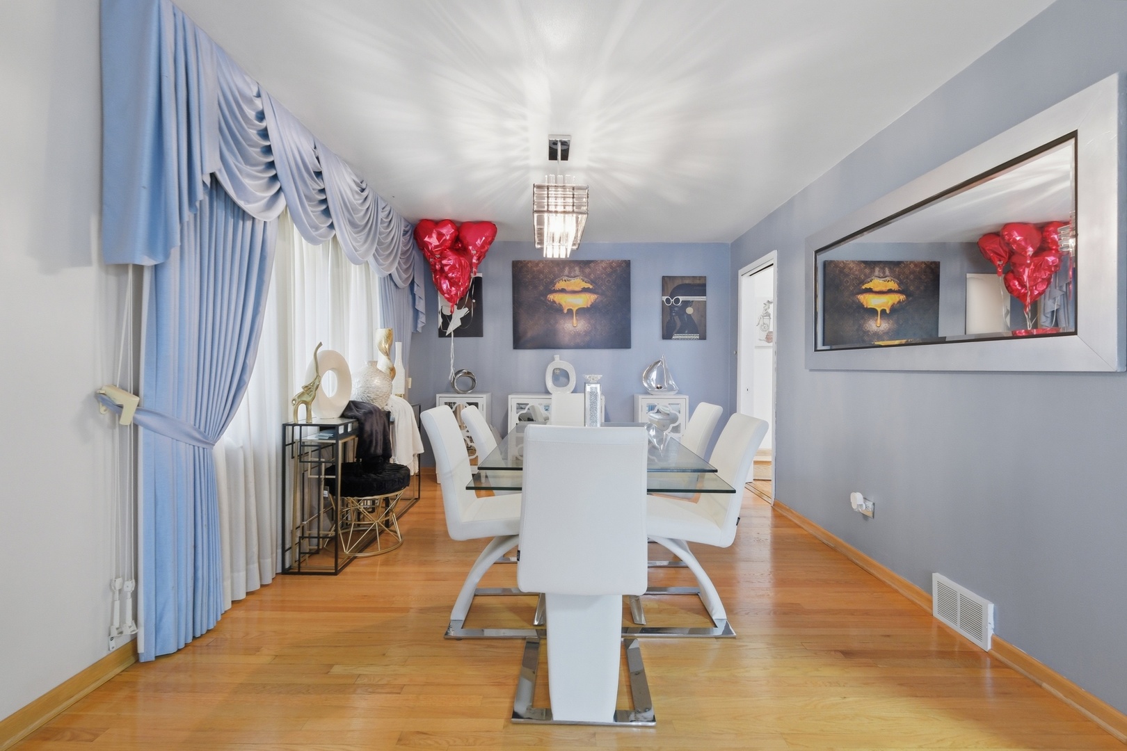 9728 S Tripp Avenue, Oak Lawn, IL 60453