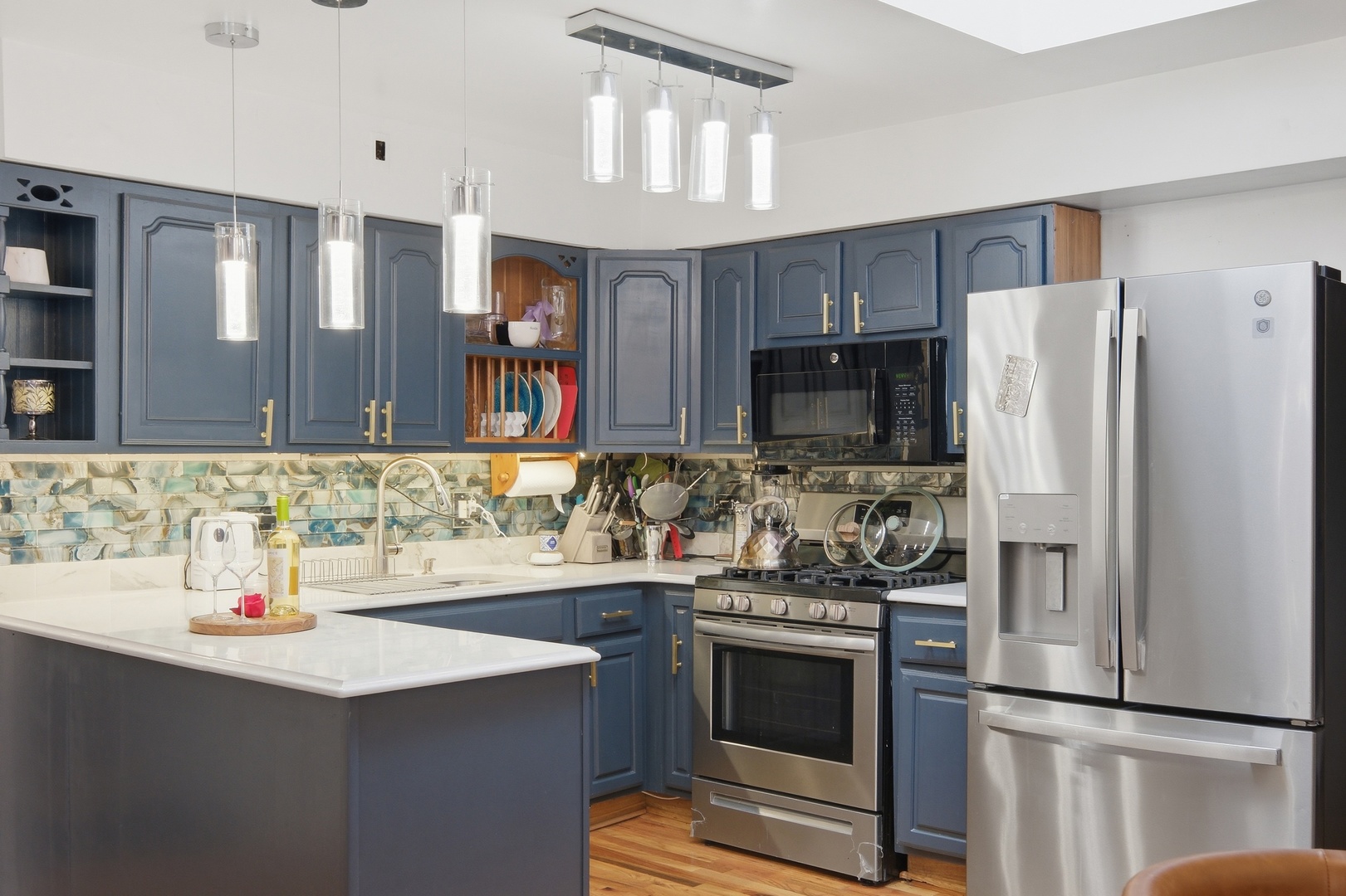 9728 S Tripp Avenue, Oak Lawn, IL 60453