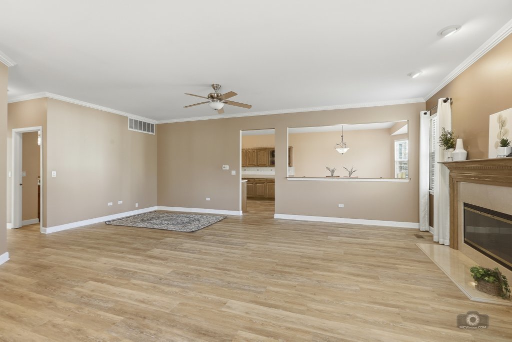 21450 Lake St Clair Drive, Crest Hill, IL 60403