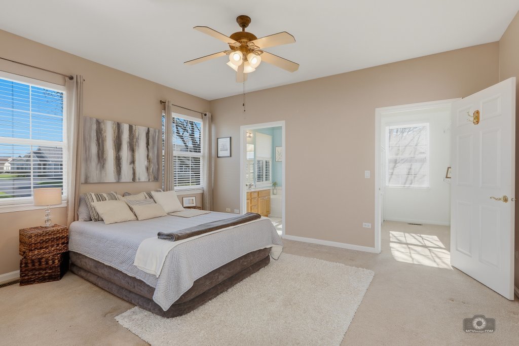 21450 Lake St Clair Drive, Crest Hill, IL 60403