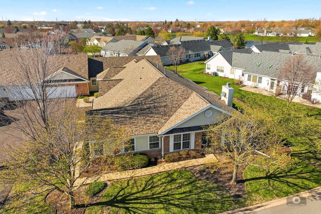 21450 Lake St Clair Drive, Crest Hill, IL 60403