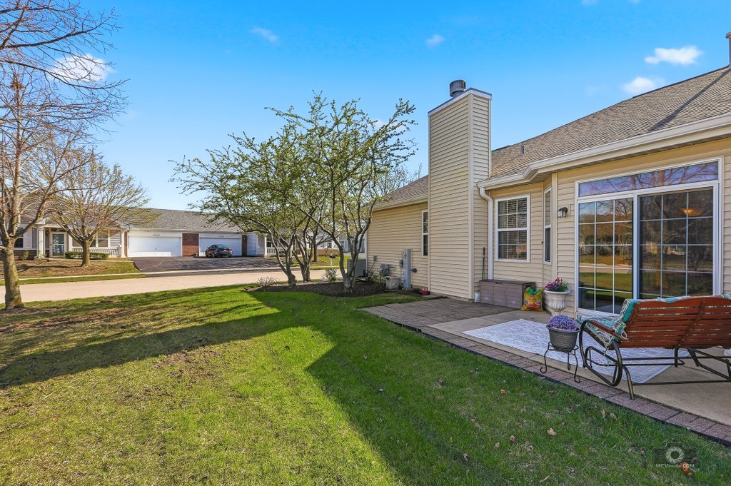 21450 Lake St Clair Drive, Crest Hill, IL 60403