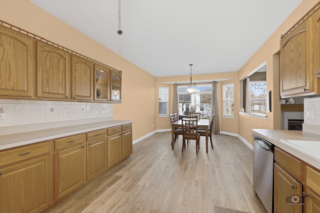 21450 Lake St Clair Drive, Crest Hill, IL 60403