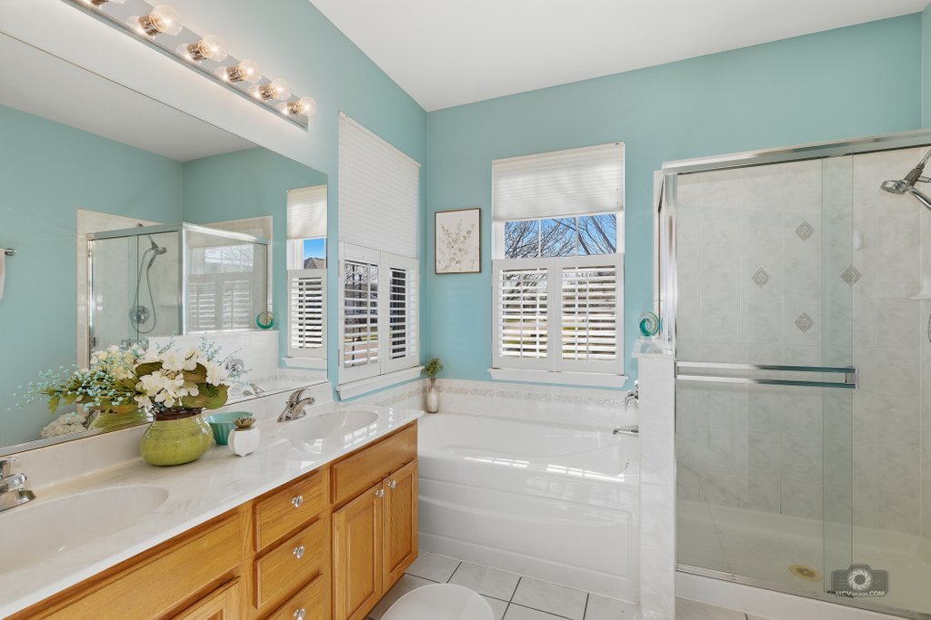 21450 Lake St Clair Drive, Crest Hill, IL 60403