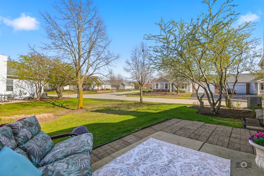 21450 Lake St Clair Drive, Crest Hill, IL 60403