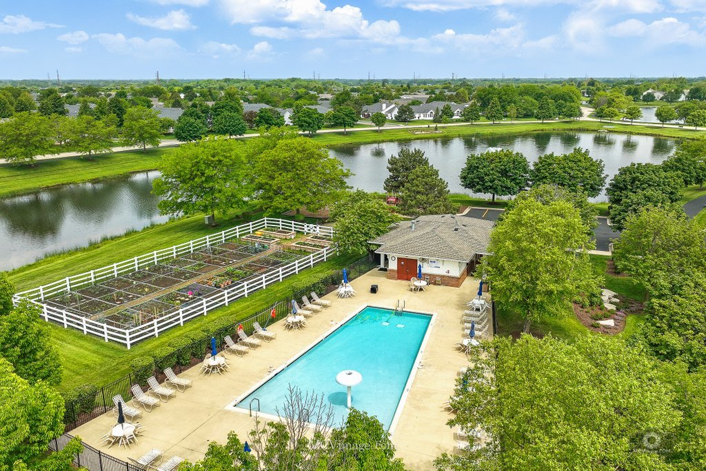 21450 Lake St Clair Drive, Crest Hill, IL 60403