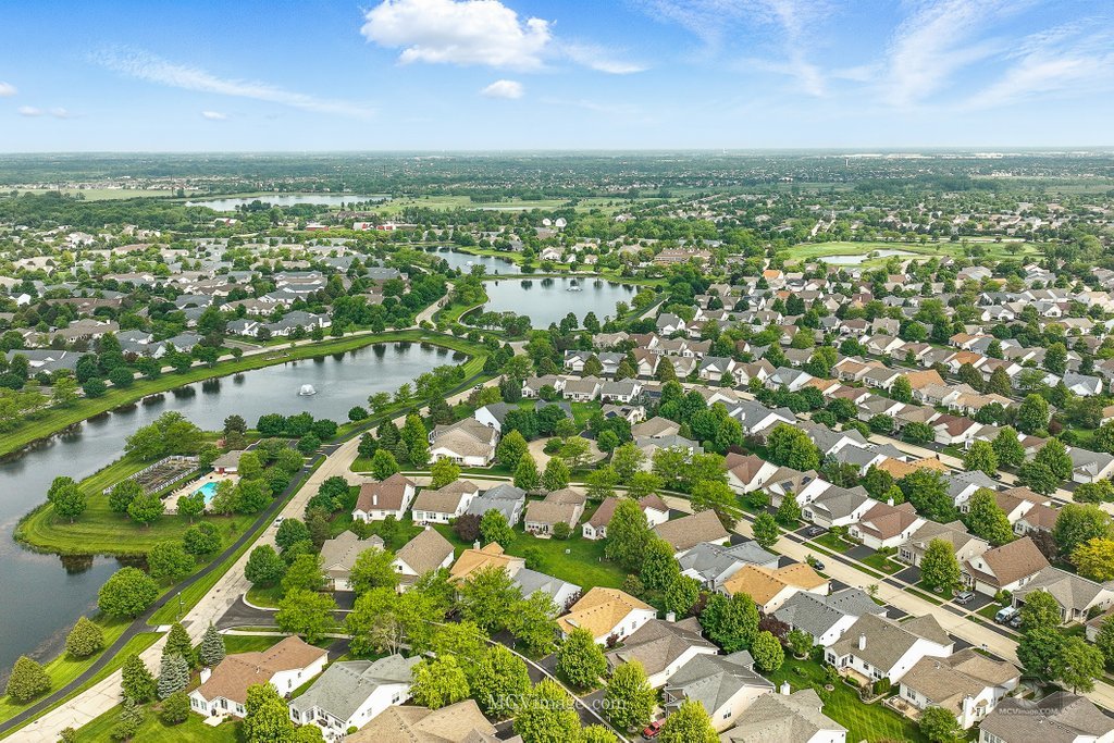 21450 Lake St Clair Drive, Crest Hill, IL 60403