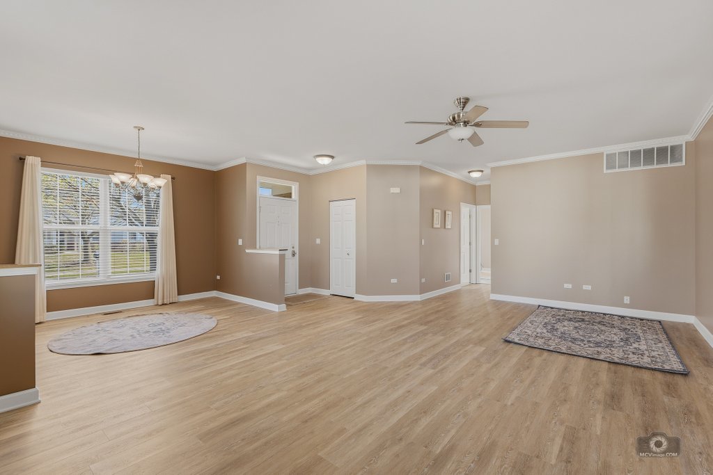 21450 Lake St Clair Drive, Crest Hill, IL 60403