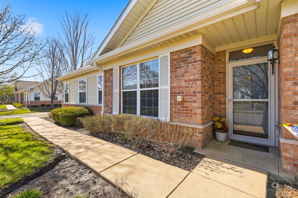 21450 Lake St Clair Drive, Crest Hill, IL 60403