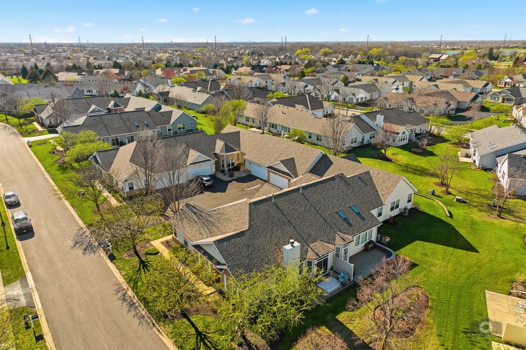 21450 Lake St Clair Drive, Crest Hill, IL 60403