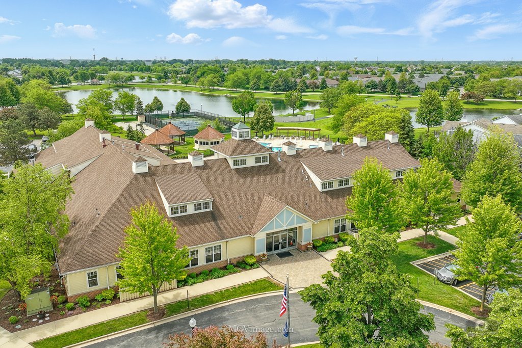 21450 Lake St Clair Drive, Crest Hill, IL 60403