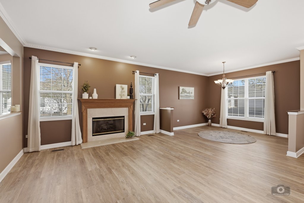 21450 Lake St Clair Drive, Crest Hill, IL 60403