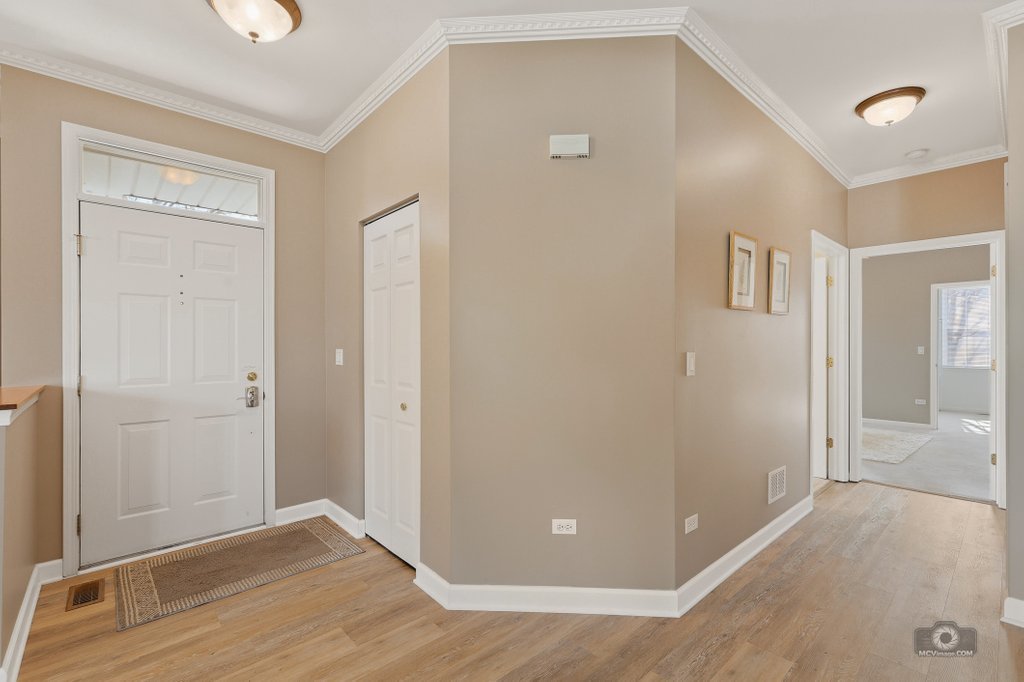 21450 Lake St Clair Drive, Crest Hill, IL 60403