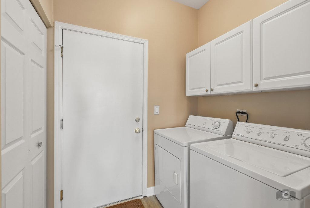 21450 Lake St Clair Drive, Crest Hill, IL 60403