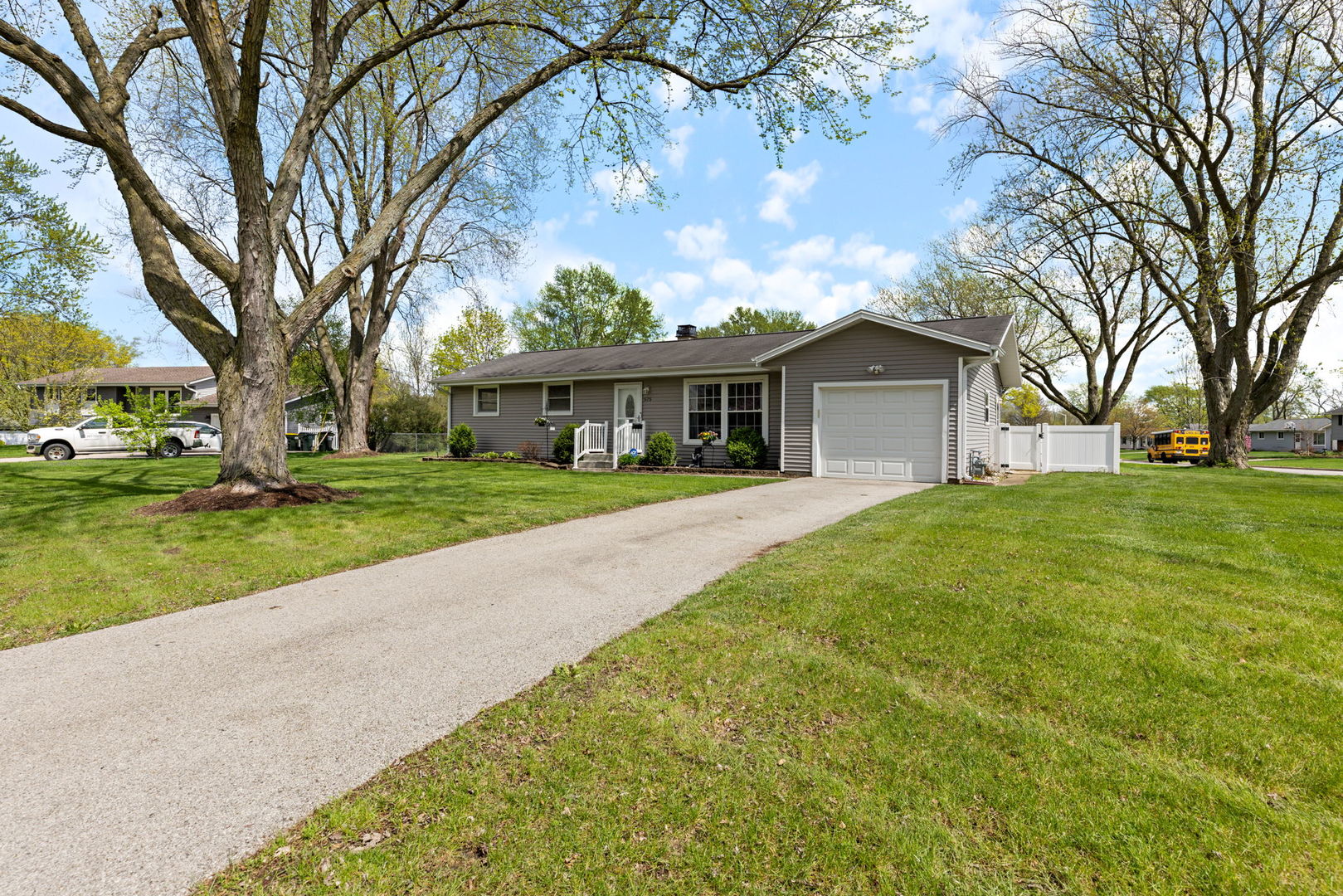 575 Aztec Drive, Carol Stream, IL 60188